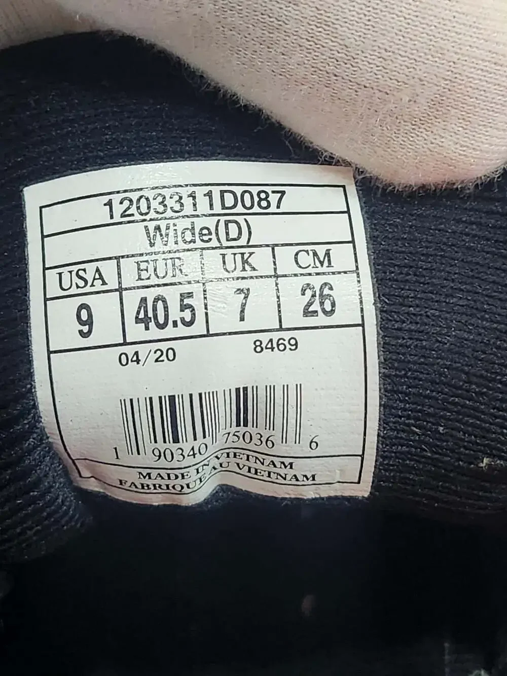 Brooks Cascadia 15 Size 9 Wide womens Black Pink Trail Running Shoes